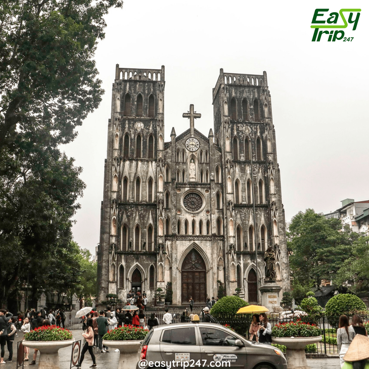 Architecture-Through-Ages-Building-Styles-Walk-In-Hanoi-2