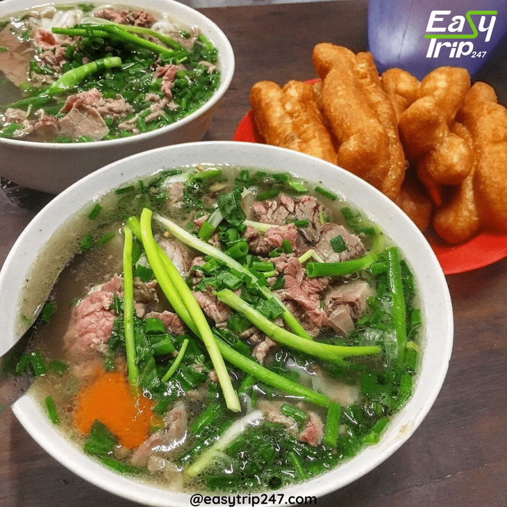 Local-Breakfast-Trail-Morning-Food-Walking-Tour-In-Hanoi-2