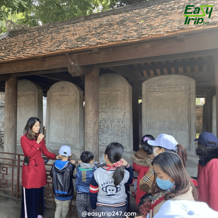 Should-You-Take-a-Guided-Tour-of-the-Temple-of-Literature-Pros-and-Cons-2