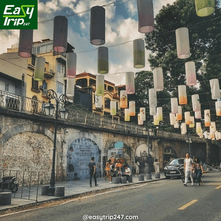 Street-Musicians-Arts-&-Culture-Walking-Route-In-Hanoi-2