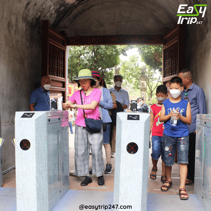 Visiting-the-Temple-of-Literature-Entrance-Fees-and-What-to-Expect-2