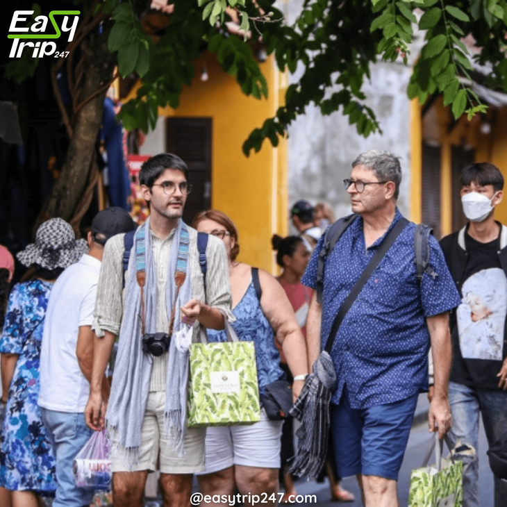 What-Should-I-Wear-For-A-Walking-Tour-In-Hanoi-2