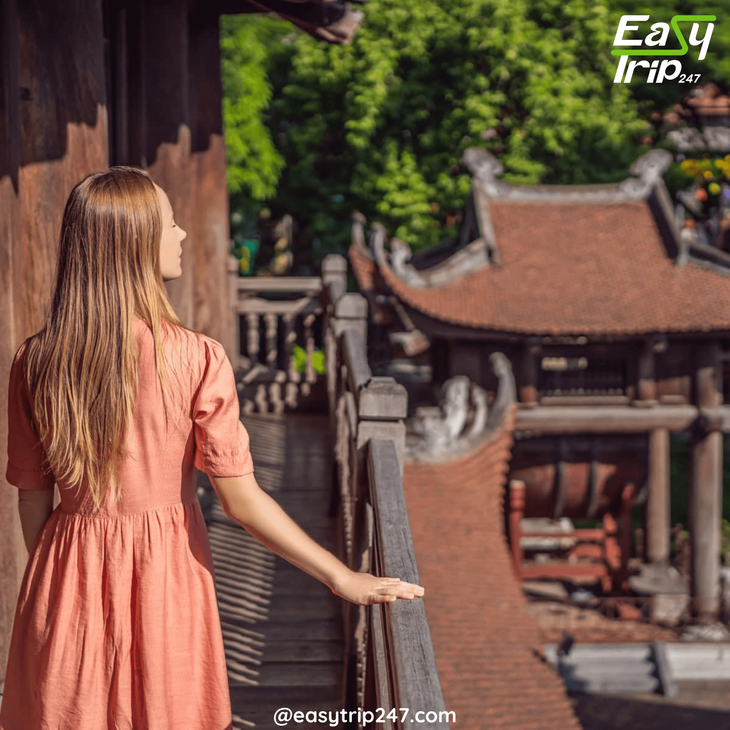 What-to-Wear-When-Visiting-the-Temple-of-Literature-in-Hanoi-2