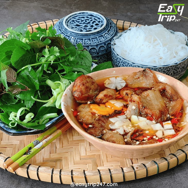 Where-to-Eat-in-Hanoi-Old-Quarter-Local-Favorites-2